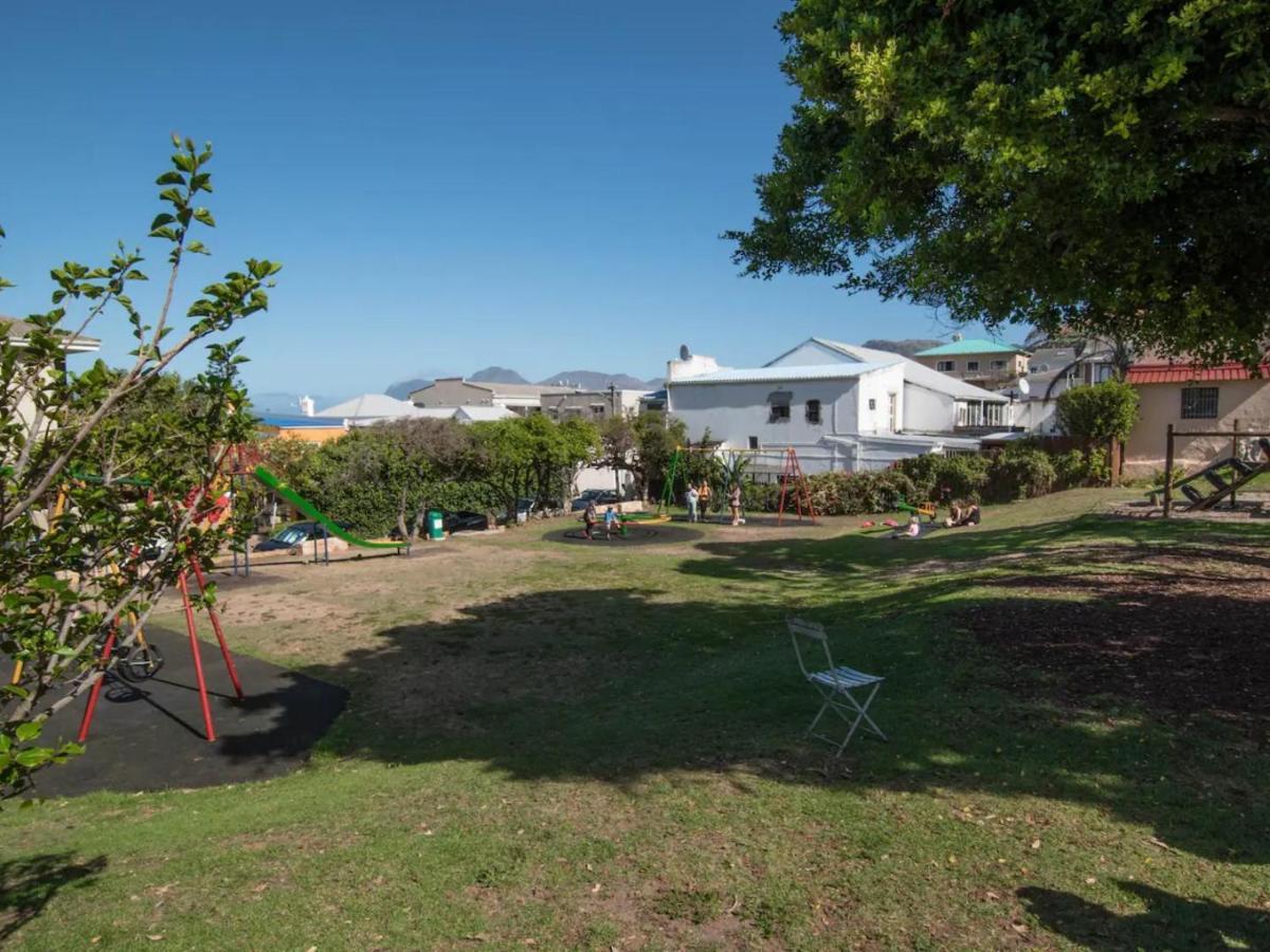 Behr Road Apartment With Sea View Patio Cape Town Exterior photo